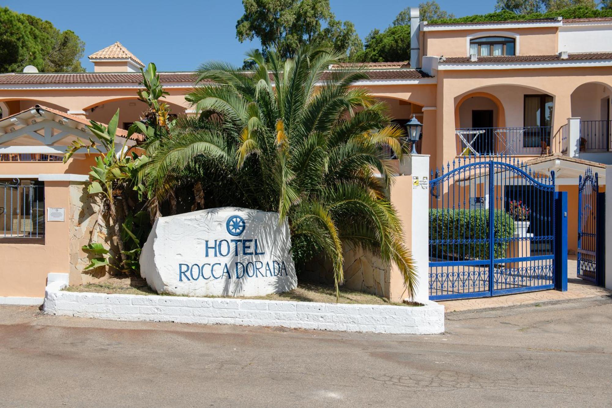 Отель Amareclub Rocca Dorada Санта-Маргерита-ди-Пула Экстерьер фото